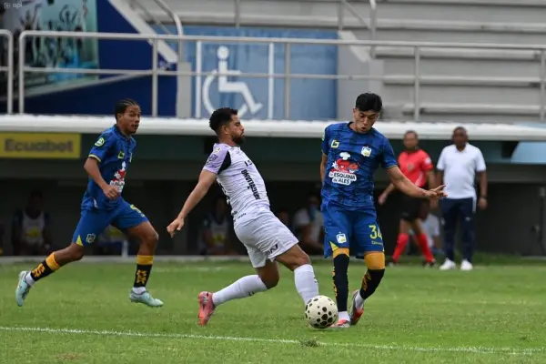 Delfín SC cayó ante Leones FC en un partido histórico por el debut de la árbitra Jennifer Canchingre