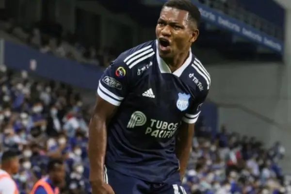 El futbolista Romario Caicedo salió de Emelec, equipo en el que militó por diez temporadas seguidas. ,Foto: Archivo