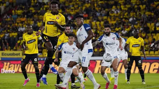Drama, VAR y gol fallado: La amarga derrota de Barcelona ante Liga de Quito que desató la polémica en Guayaquil