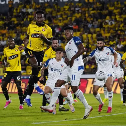 Drama, VAR y gol fallado: La amarga derrota de Barcelona ante Liga de Quito que desató la polémica en Guayaquil