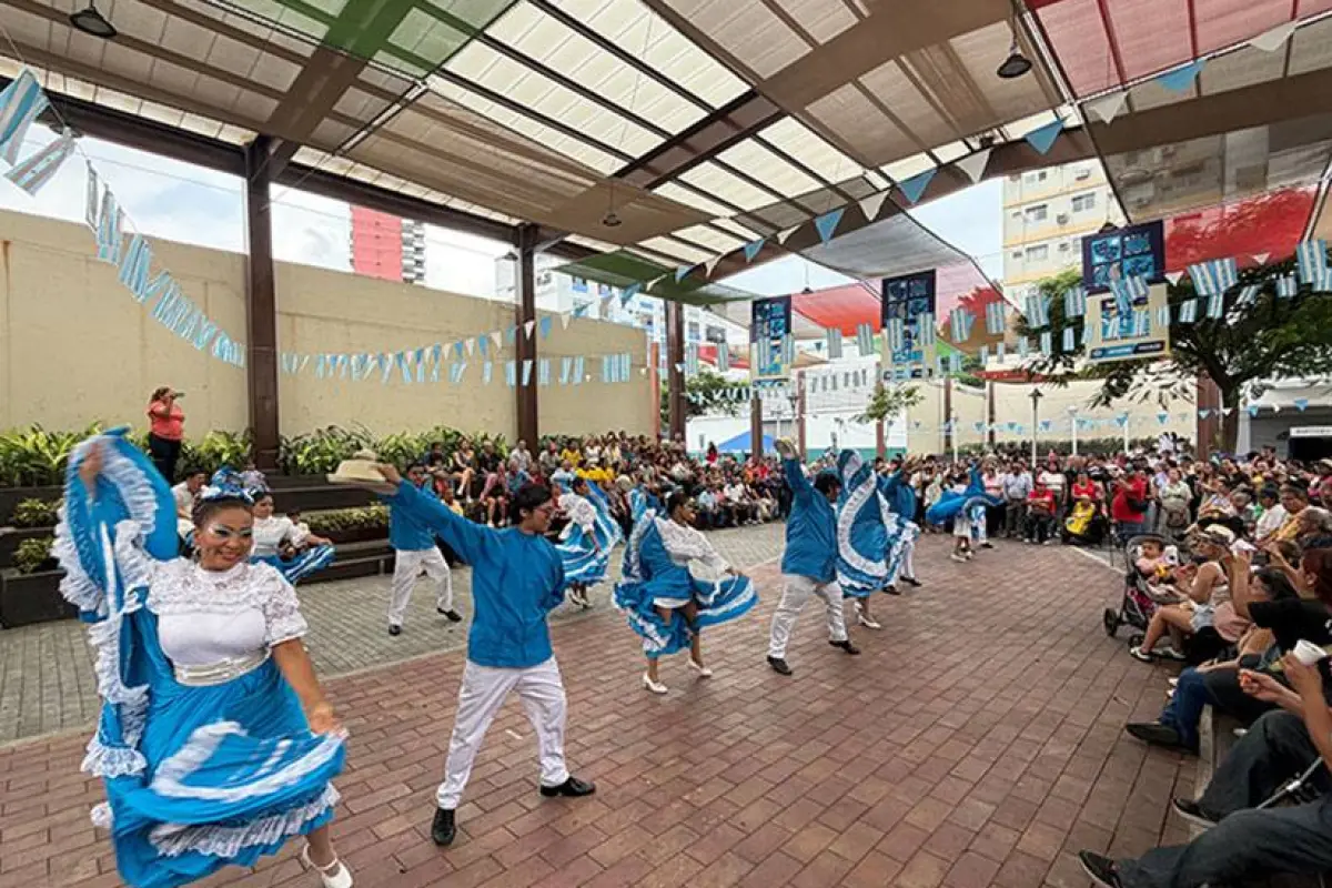 Ruta Centro fortaleció el turismo cultural y llenó el centro de Guayaquil, Municipio de Guayaquil