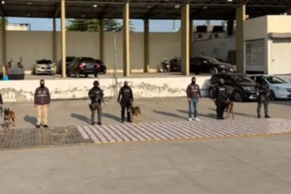 La droga estaba camuflada dentro de un contenedor que tenía como destino un país de Europa. ,Foto: Ministerio del Interior