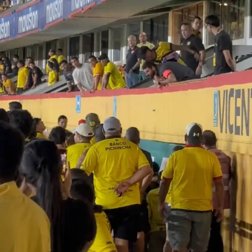 “¡Fuera Alvarez, fuera!”: El grito de la hinchada de Barcelona SC en el estadio Monumental tras caer ante Liga de Quito