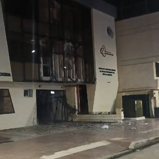 Atacan con explosivos una unidad judicial en Machala para exigir la liberación de alias ‘Joker’