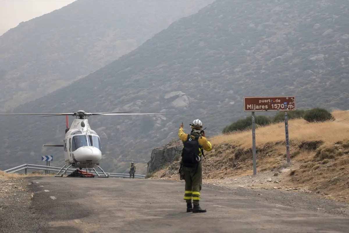 Por vía aérea y terrestre se combaten los incendios forestales que han afectado más de 80 mil hectáreas en España., Foto: Agencia Europress
