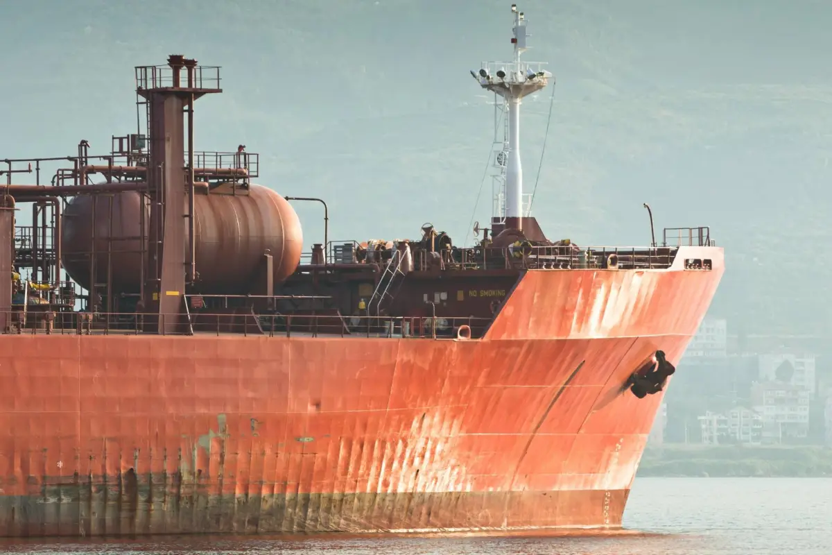 El barril de petróleo bordeó los  la semana pasada., Canva.