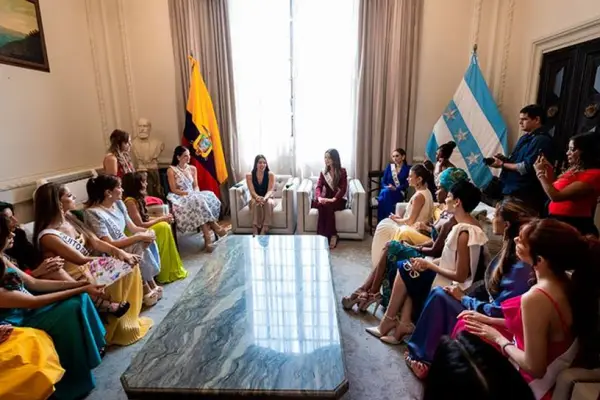 Candidatas de Miss Universo Ecuador 2026 visitan el Palacio Municipal de Guayaquil