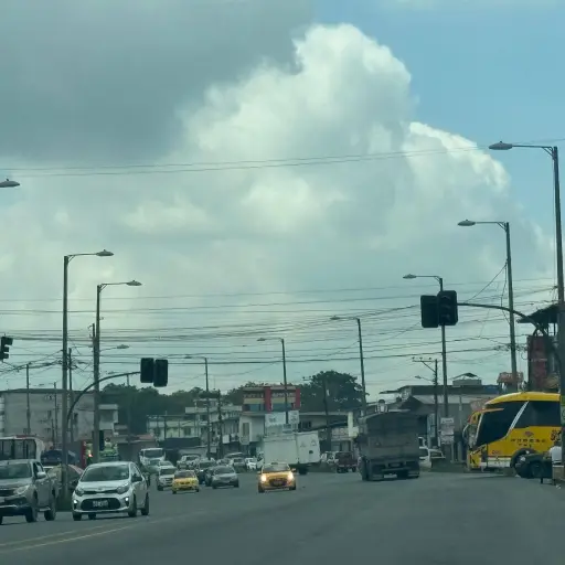 Estos son los cruces donde los semáforos apagados ponen a prueba a conductores en Santo Domingo