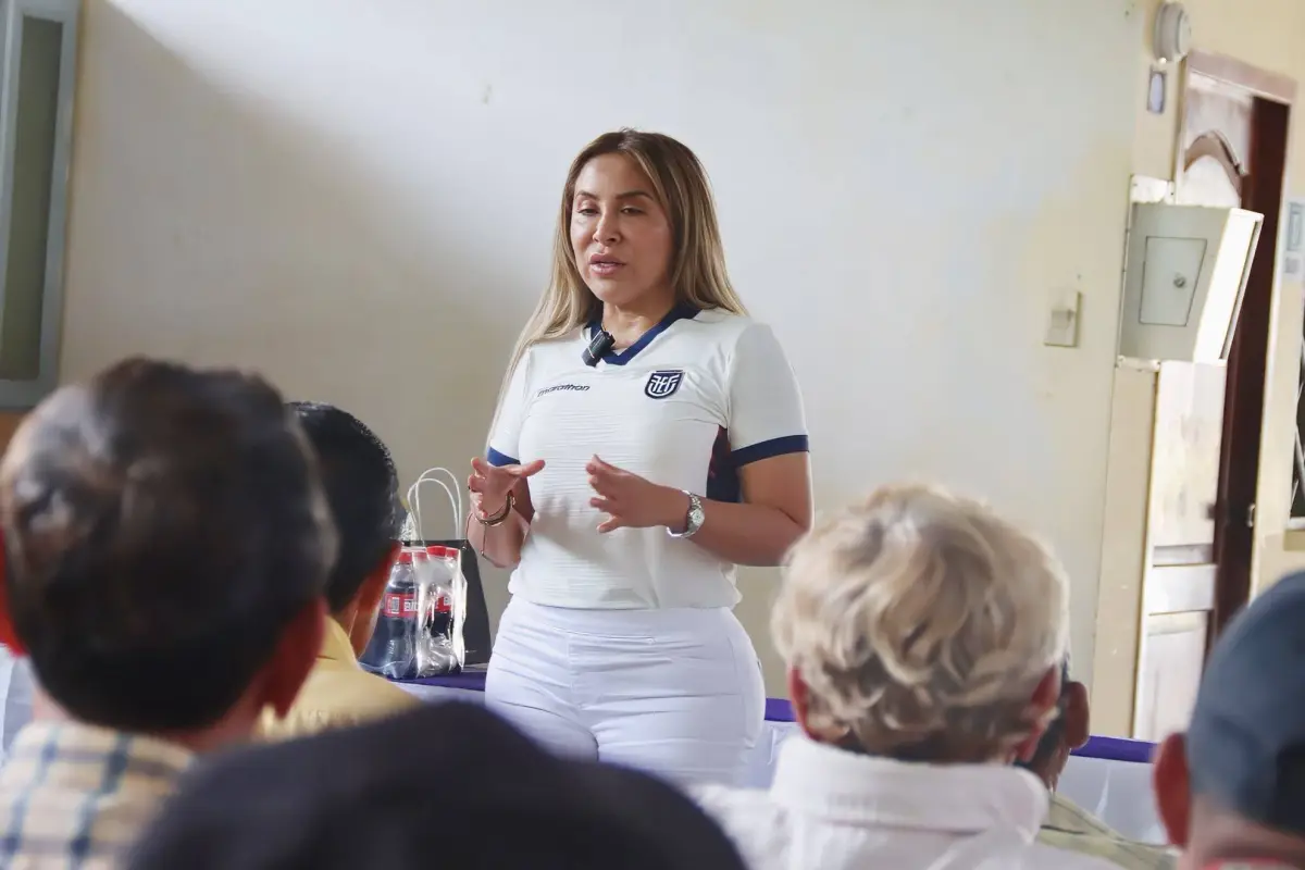  La alcaldesa de Jipijapa, Ángela Plúa, es una de las diez procesadas dentro del caso Digitador., Redes Sociales