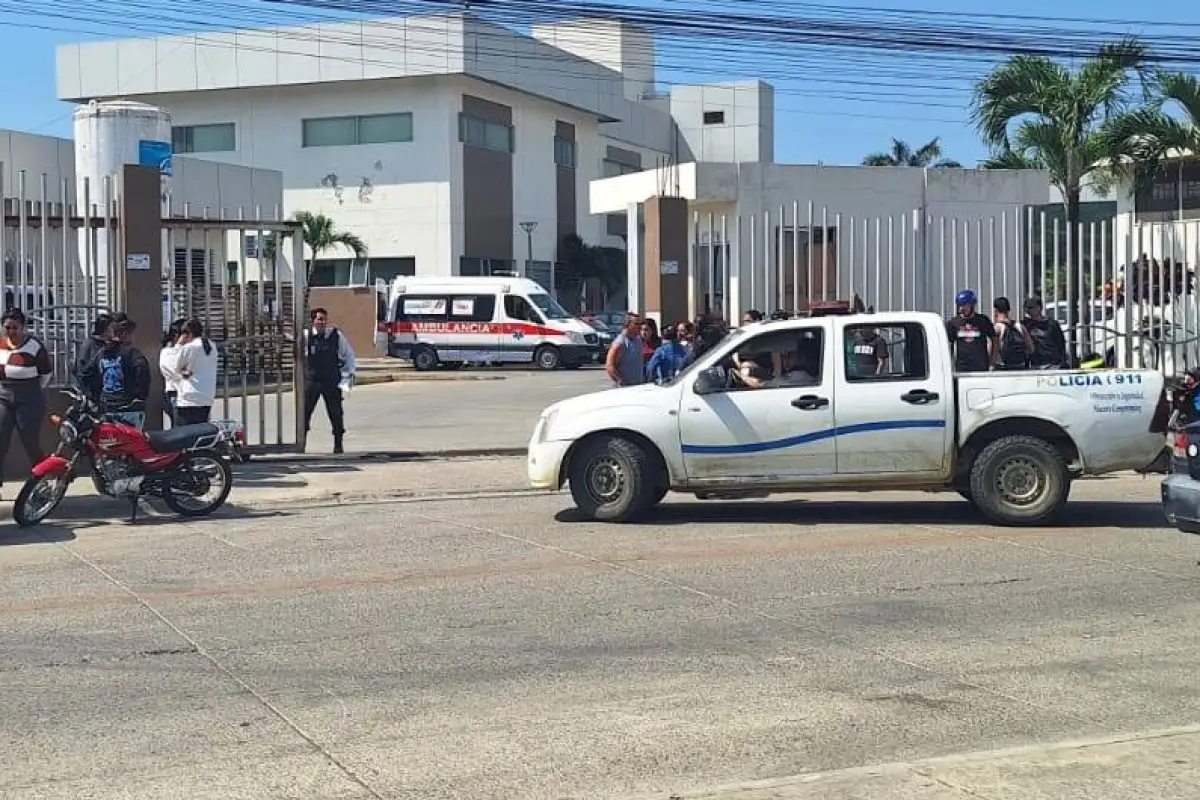 La Policía llegó hasta el área de la morgue del Hospital Verdi Cevallos Balda donde retiraron el cuerpo de Loor., El Diario