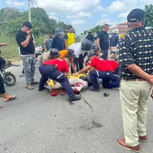 Mujer resultó gravemente herida en accidente de motocicleta en la vía Jaramijó-Manta  