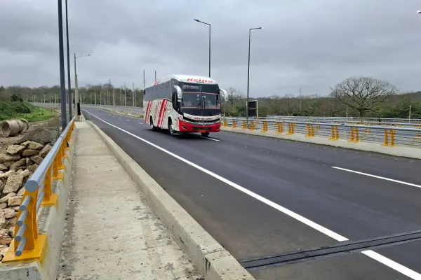 La infraestructura tiene cuatro carriles, ciclovías y 1,7 kilómetros de accesos.  ,El Diario