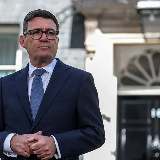Más de 100 millonarios británicos piden al Gobierno un aumento de impuestos a las grandes fortunas