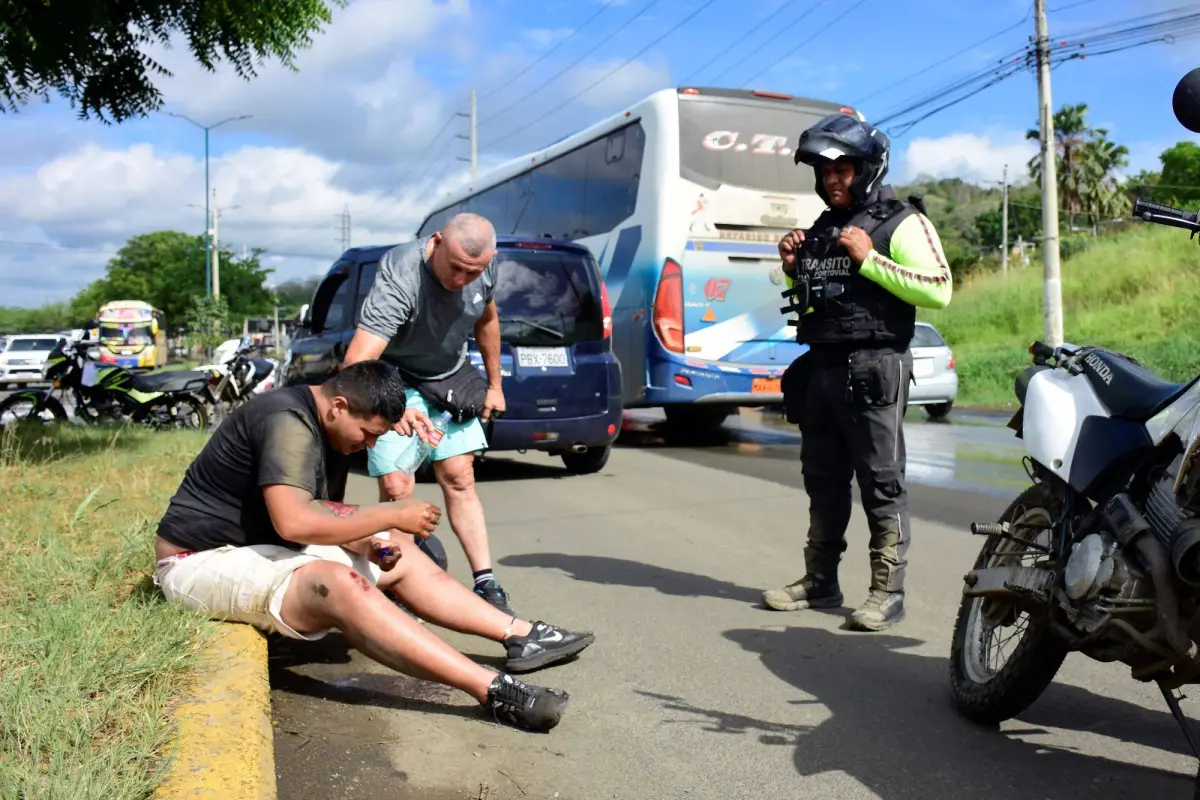 Un herido producto de un accidente de tránsito en la vía Portoviejo-Montecristi, El Diario