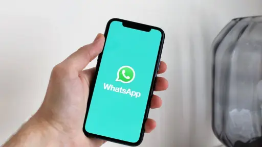 Gobierno de Ecuador habilitará canal de denuncias por WhatsApp para reportar corrupción desde agosto de 2026