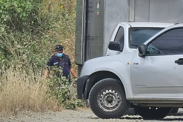 Un hallazgo junto a la vía mantiene en investigación a la Policía en Montecristi
