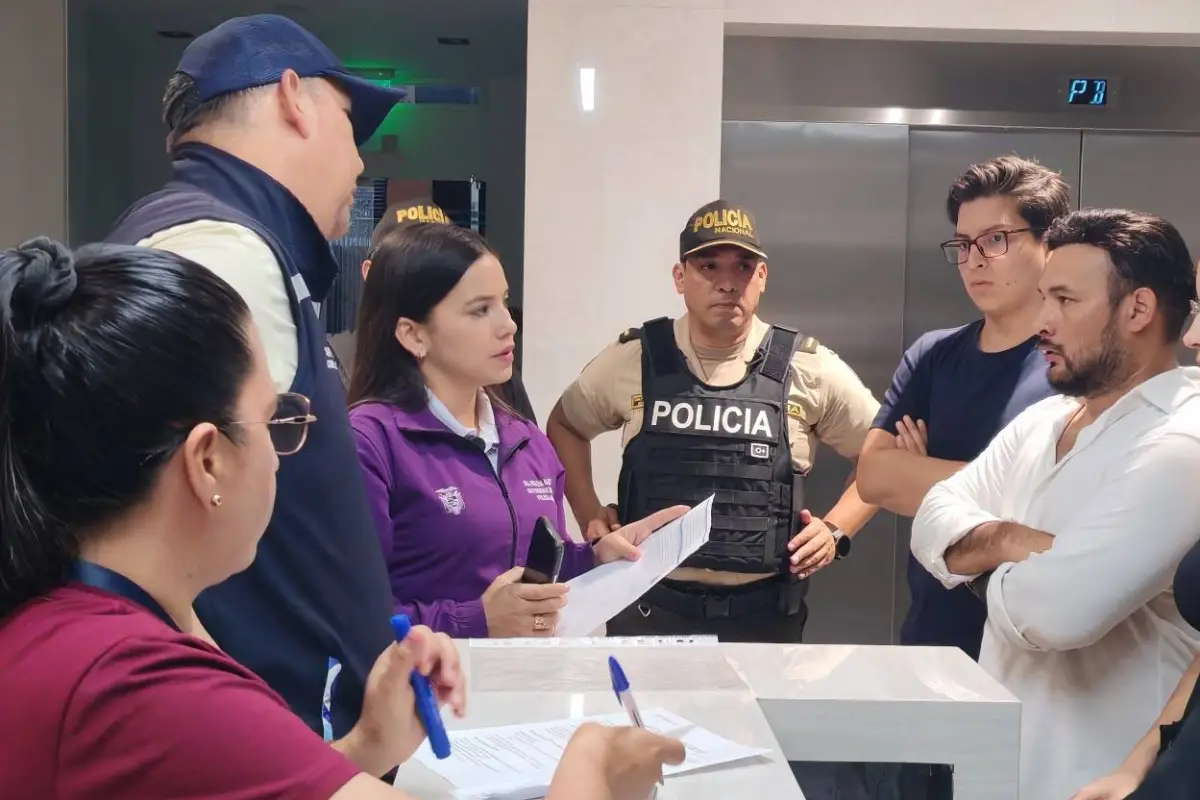 En las reuniones para definir los operativos, participaron representantes de varias instituciones, entre ellas la Intendenta, Helen Alcívar., Cortesía