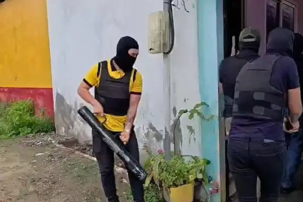 En varios operativos antidelincuencial en el distrito Manta,  la Policía detuvo a varios menores.