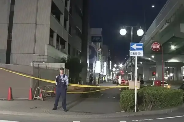 Agentes de seguridad llegaron al lugar para iniciar con lass investigaciones de la caida del edificio. ,Foto: Agencias
