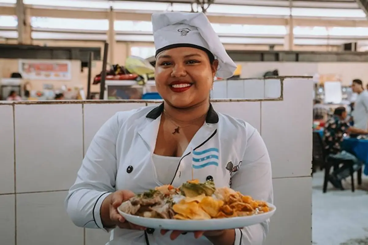 Comerciantes y visitantes participaron en jornada cultural por las fiestas de Fundación de Guayaquil