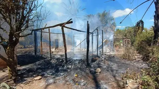 Vinces: el fuego consumió su casa y hasta la ropa de su bebé recién nacida desapareció entre las llamas