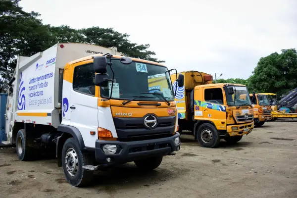 En 2025 llegaron seis nuevos carros recolectores que brindan el servicio en Portoviejo. ,El Diario