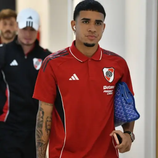 Kendry Páez se sumará al grupo de futbolistas apartados en River Plate mientras se gestiona su salida