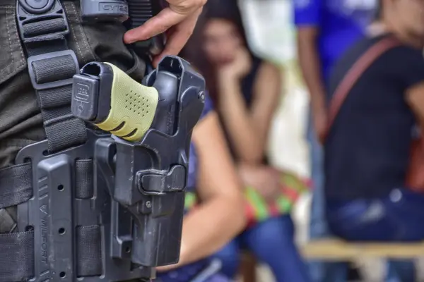 Investigan a una policía en Cotopaxi por el disparo a un joven de 22 años