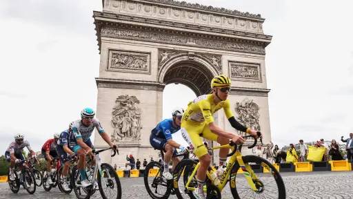 Tour de Francia recorta etapa final para facilitar trabajo de servicios de emergencia por incendios