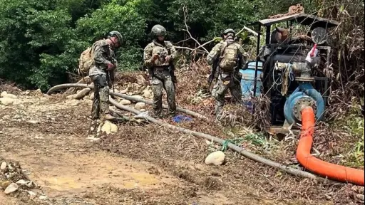 Fuerzas Armadas inhabilitan nueve campamentos de minería ilegal en la provincia de Esmeraldas