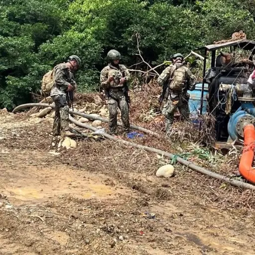 Fuerzas Armadas inhabilitan nueve campamentos de minería ilegal en la provincia de Esmeraldas