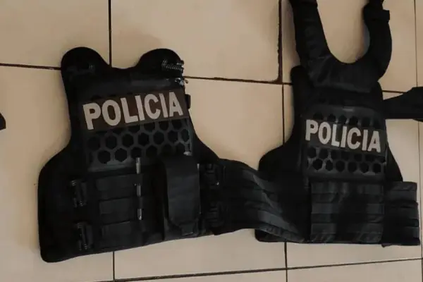 La Policía detenida será investigada por las autoridades de justicia para determinnar responsabilidades en este caso. ,Foto: Cortesía