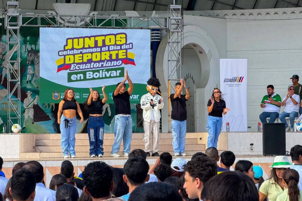 La jornada culminó con varias actividades desarrolladas en la plaza cívica del cantón Bolívar, Erika Lucas