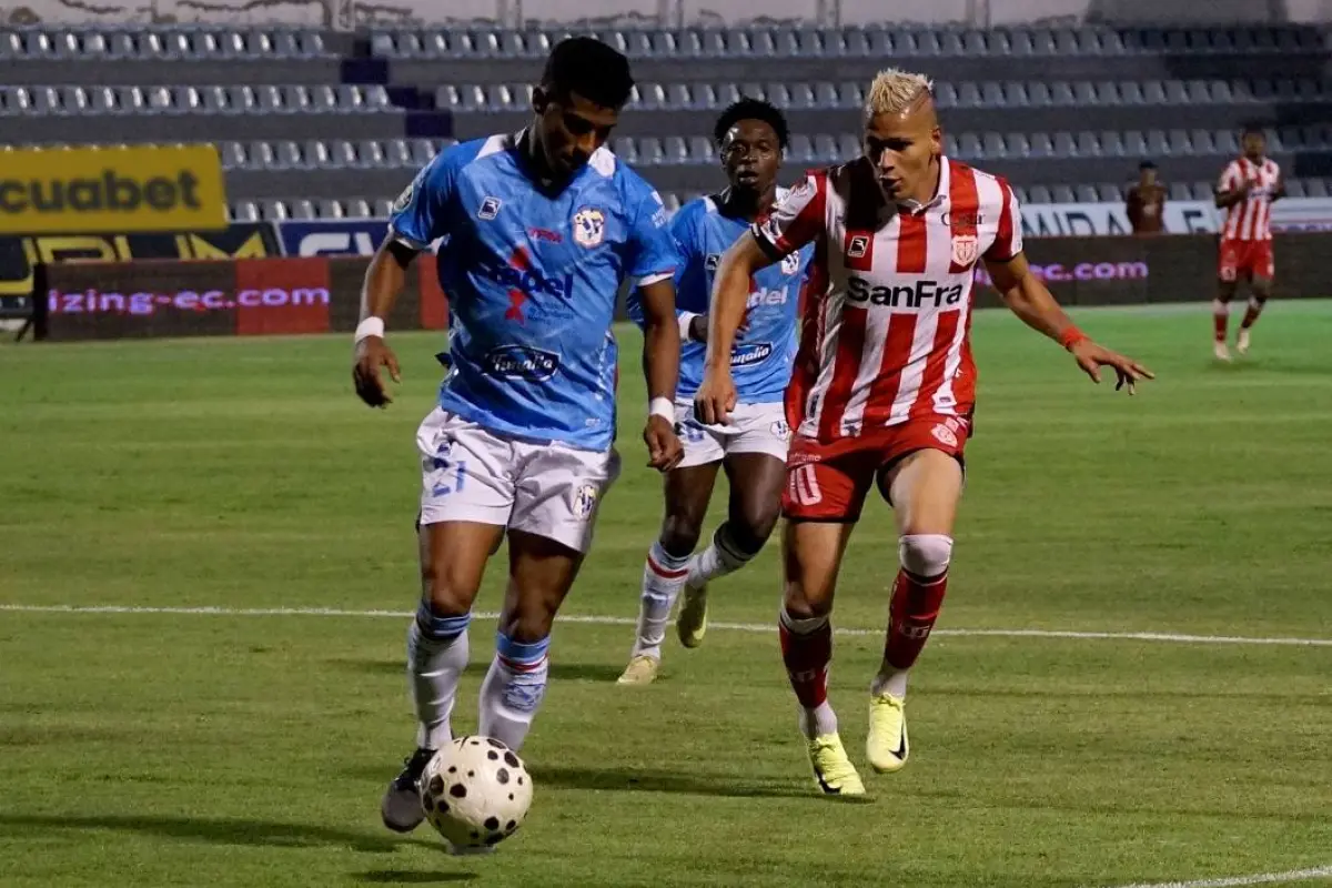 El Manta FC sumó cuatro derrotas y apenas un empate en las últimas cinco fechas del campeonato nacional., Foto: Agencia Apifoto