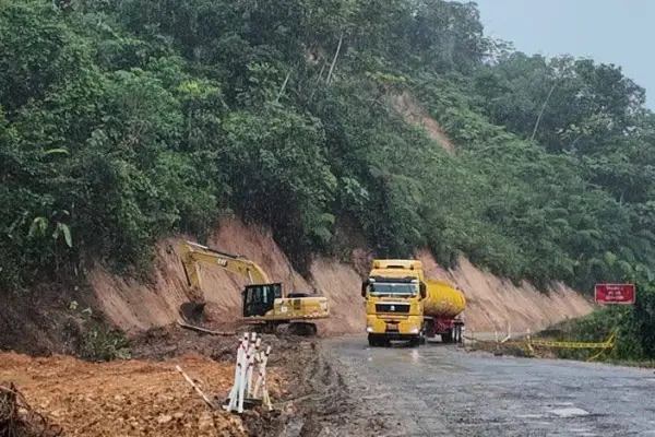 Trabajos en la vía E45, Narupa - Coca, de 182 km