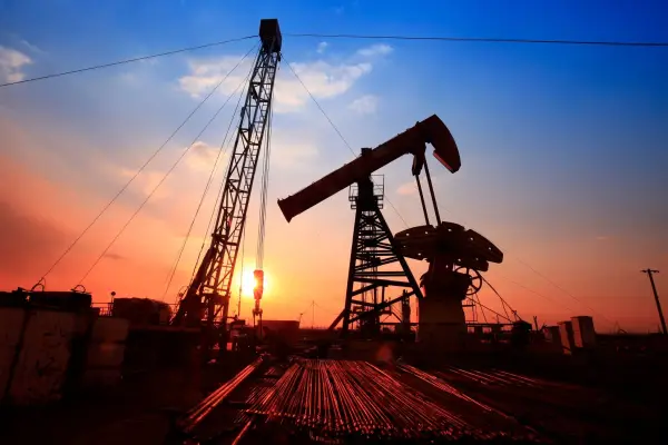 El precio del petróleo no tiene una baja en el horizonte. ,Canva.