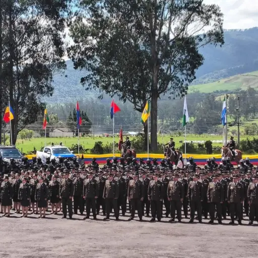 Policías ascienden de grado: 3.834 servidores reciben nuevas insignias en Ecuador