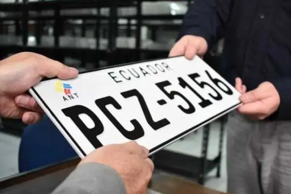 La entrega de placas metálicas se reactivó. ,Cortesía