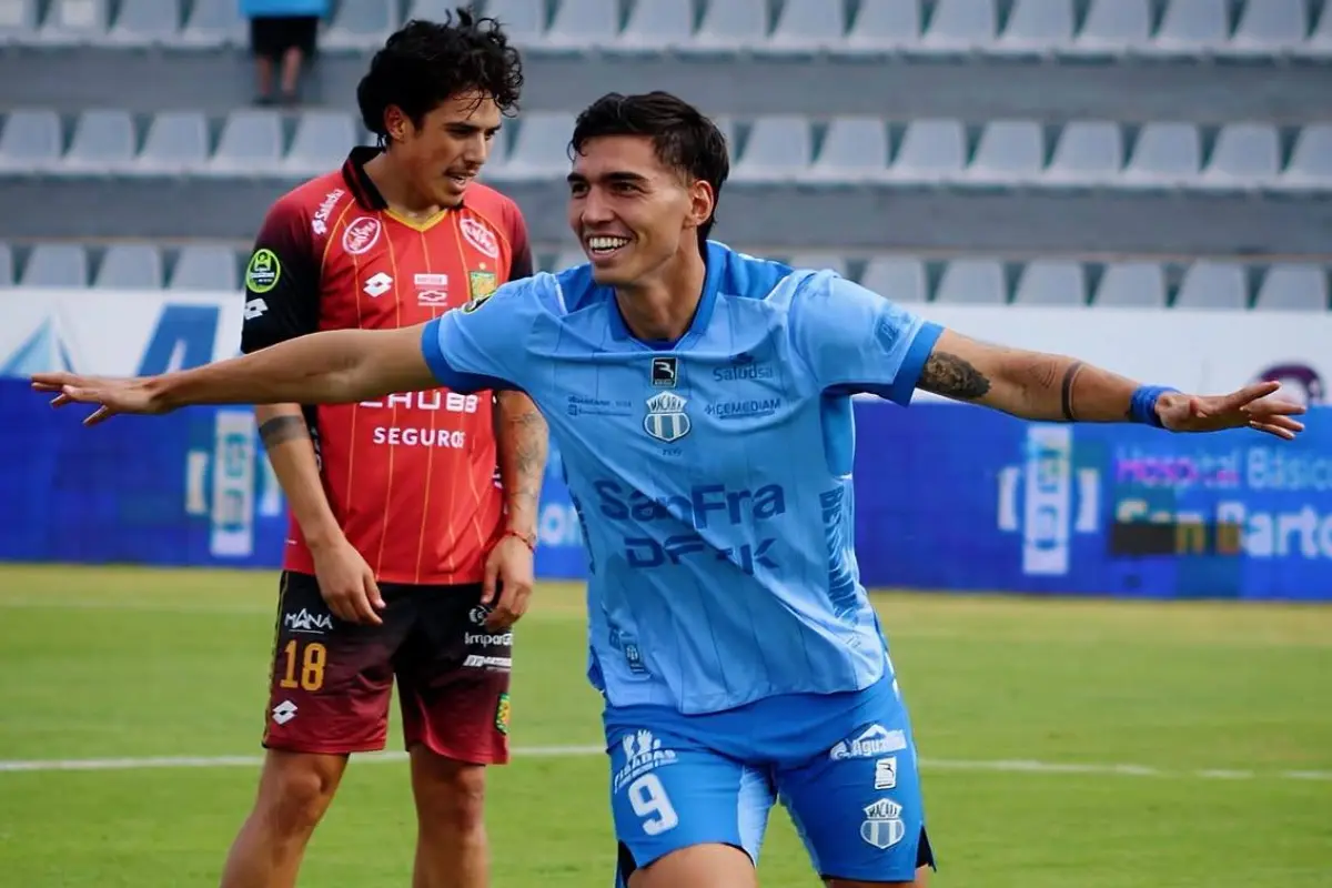 Franco Posse celebra uno de los goles ante Deportivo Cuenca