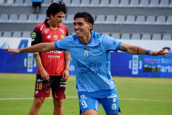 Franco Posse celebra uno de los goles ante Deportivo Cuenca