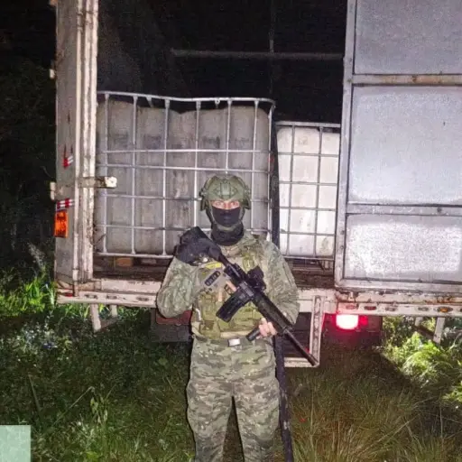 Quinindé: Ejército decomisó 1.750 galones de combustible durante operativo en el sector Cube