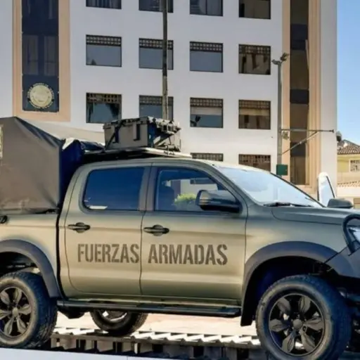Ecuador presenta su primera camioneta táctica militar y un nuevo escuadrón de drones de fabricación nacional