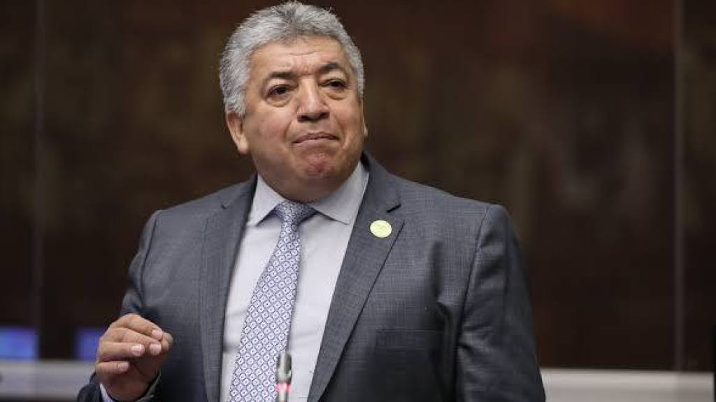 Asambleísta Eckenner Recalde defiende matrimonio con exasesora y revela compleja red de vínculos familiares en la legislatura