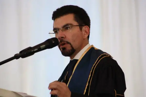 El Fiscal Carlos Alarcón durante un evento.  ,Fiscalía General del Estado