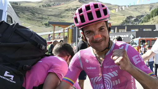 La respuesta de Richard Carapaz cuando le dijeron que había roto un récord histórico sorprendió a todos