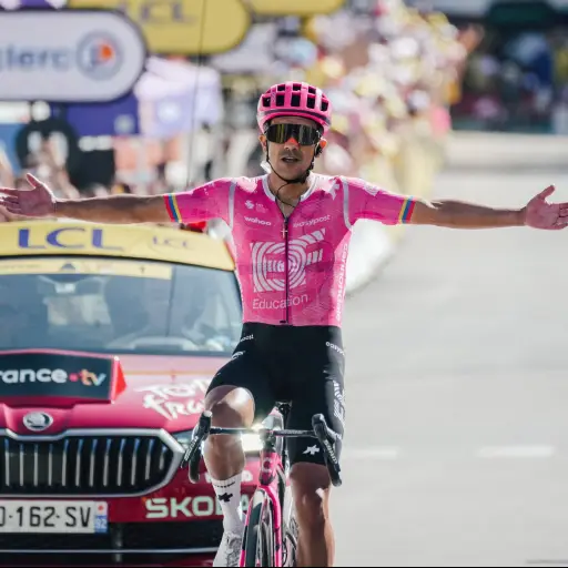 Richard Carapaz gana la etapa 18 del Tour de Francia 2026 con un ataque en solitario