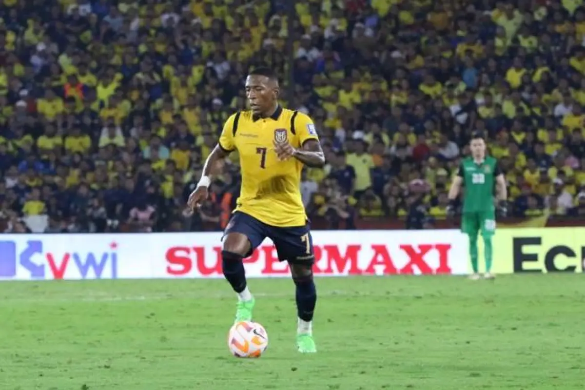 Pervis Estupiñán jugador de la selección de Ecuador