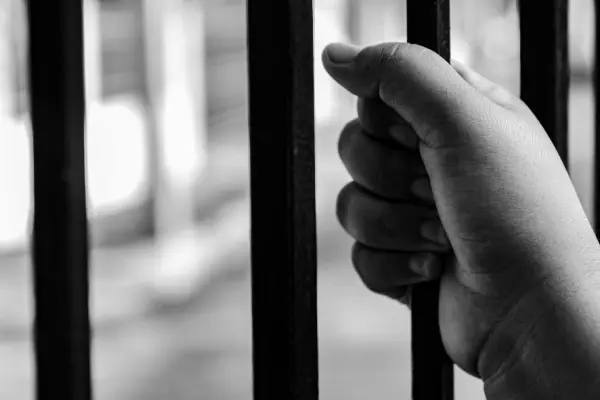 El sentenciado había presionado a la víctima para que se sometiera a un aborto.