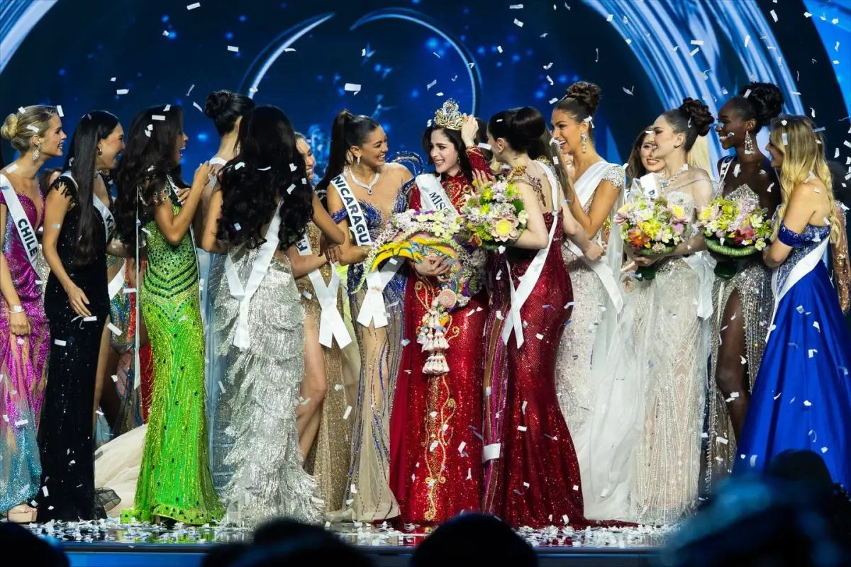 La mexicana Fátima Bosch se coronó como Miss Universo 2025 el 21 de noviembre en el Impact Challenger Hall de Pak Kret, Tailandia. 