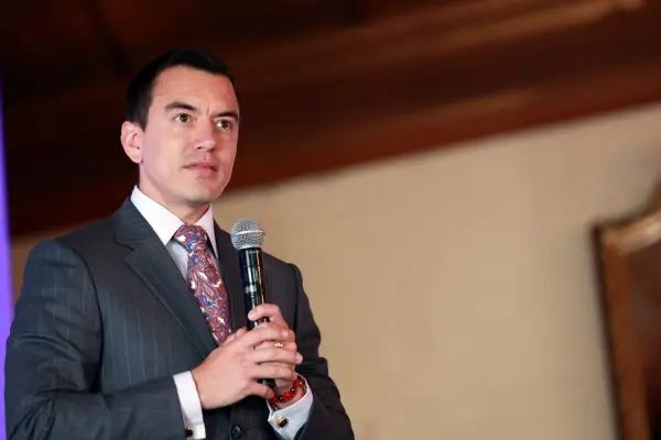 Daniel Noboa inversión pública Ecuador